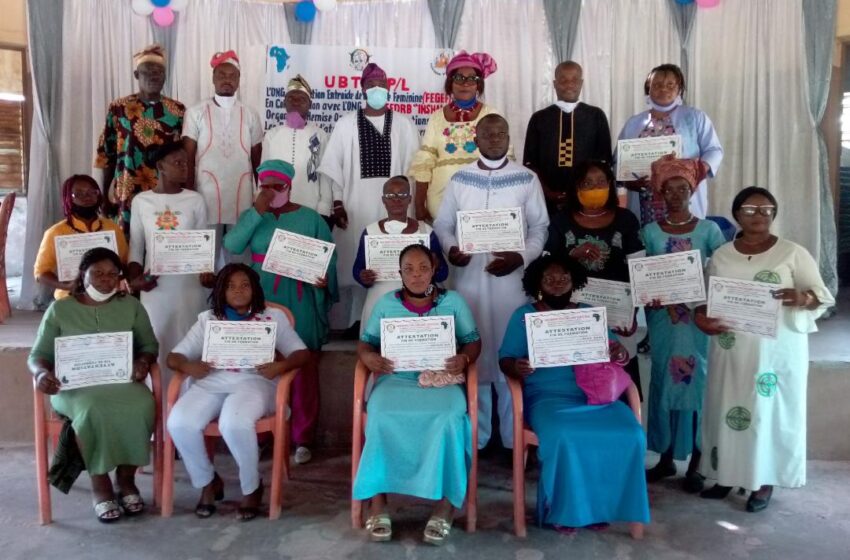  Formation «Nouvelles techniques chinoises de broderie»: Les récipiendaires reçoivent leur parchemin