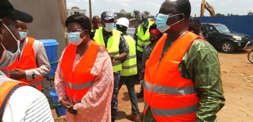  Construction du marché de Houègbo : Visite du Maire Bibiane Adamazè sur le chantier
