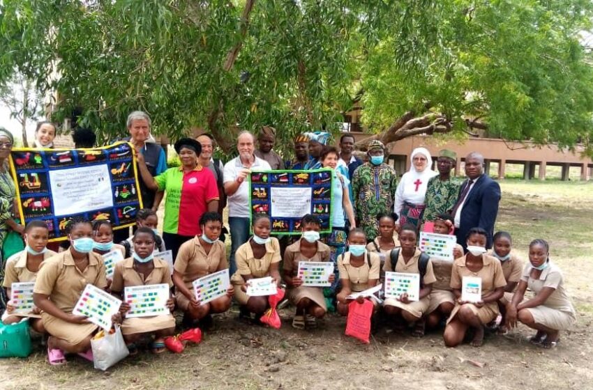  Formation sur la connaissance du cycle menstruel de la femme par la MOB au CEG Sô-Ava: PFNGC- Woomb Bénin accompagne les élèves filles à maitriser leur fertilité