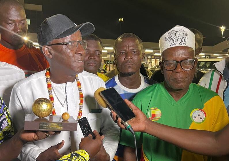  Garba Yaya, président de la Fédération Béninoise de Pétanque de retour de Marseille : « Nous dédions ce trophée au gouvernement béninois »