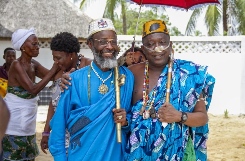  Majesté Dédivê Soxodjogbé Agoli-Agbo reçu par Dadah Bokpè Houézrèhouèkè : Un moment d&rsquo;humanité
